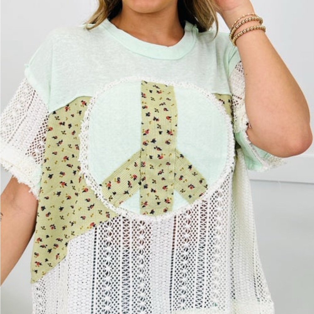 😍POL Blooming Patchwork Peace Top😍